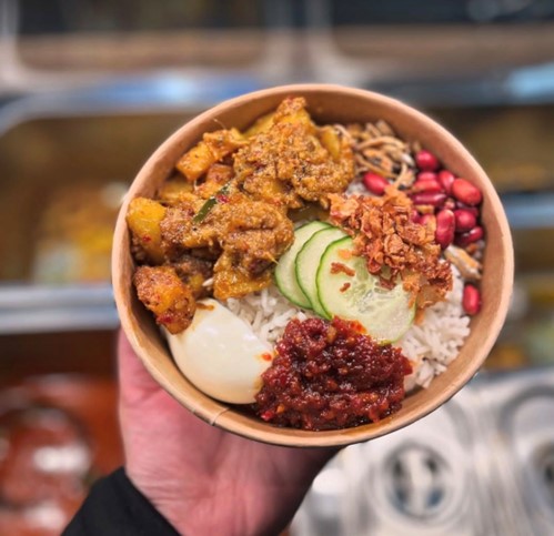 A Malaysian street food curry bowl